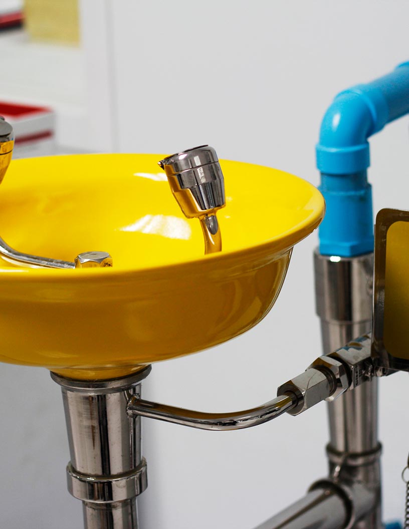 Emergency Eyewash and Showers Market by End-user, Type, and Geography - Forecast and Analysis 2021-2025