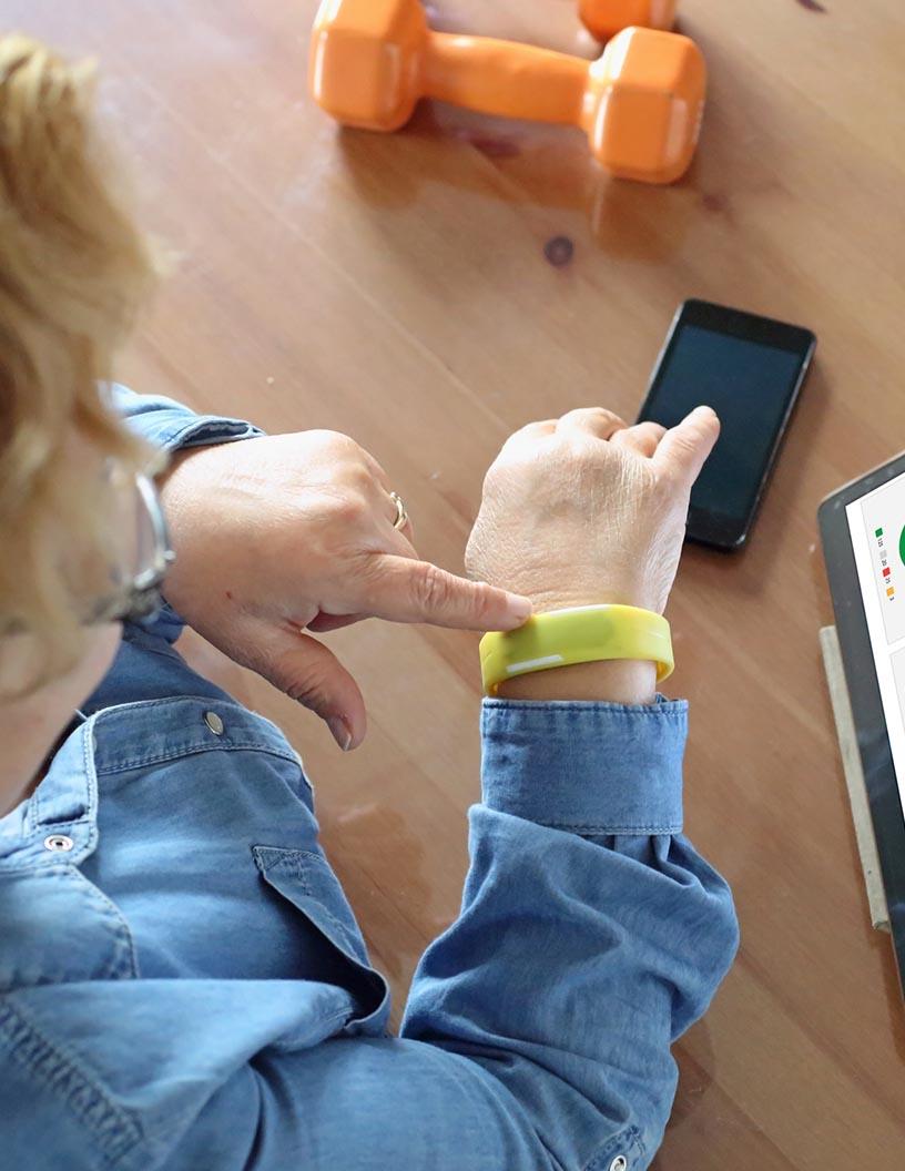 Smart Wearable Healthcare Devices Market Analysis, Size, and Forecast 2025-2029: North America (US and Canada), Europe (Germany and UK), APAC (China, India, Japan, and South Korea), South America (Brazil), and Rest of World (ROW)